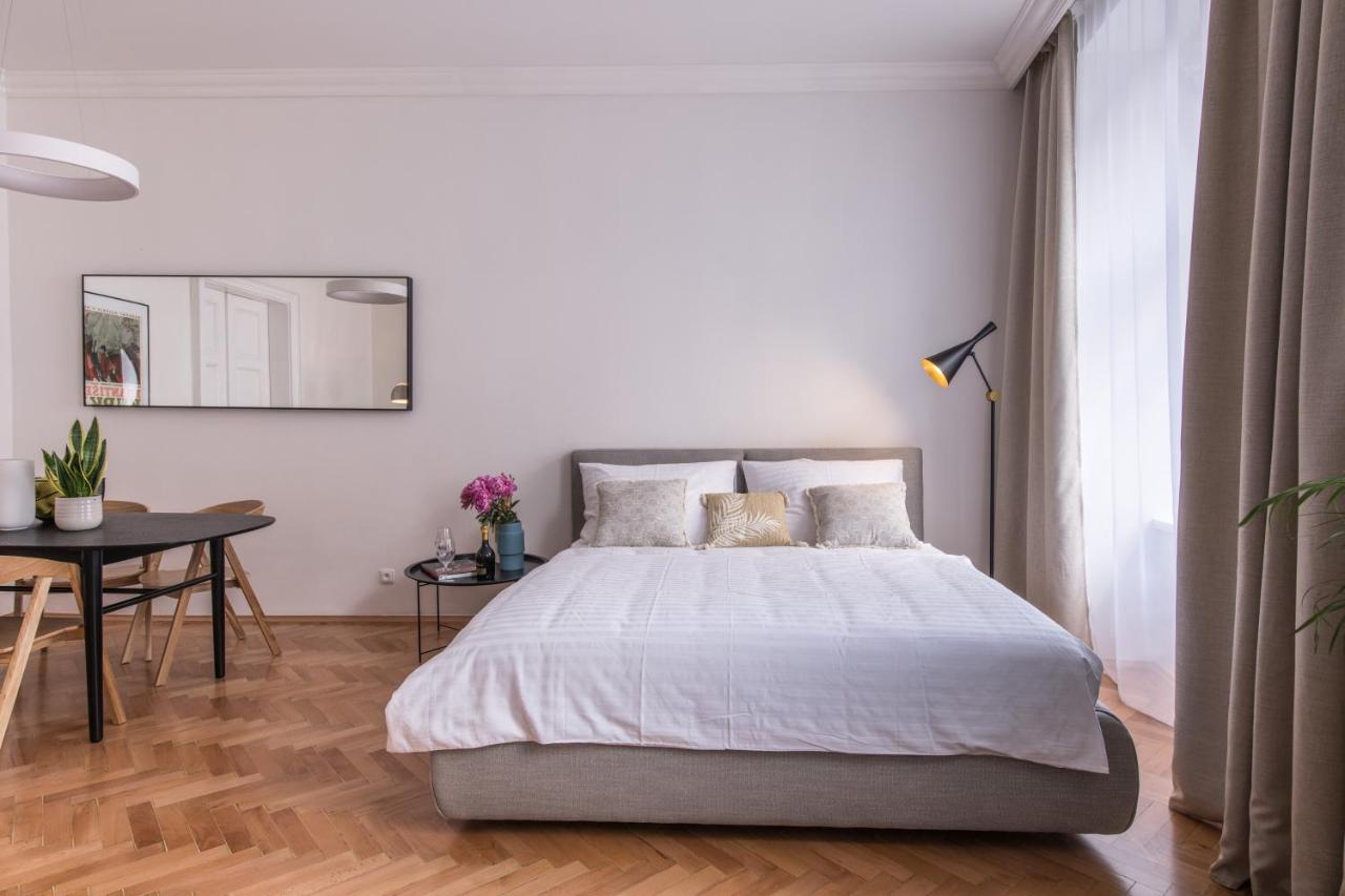 New Design Apt - Central Location Wenceslas Square Praga Exterior foto