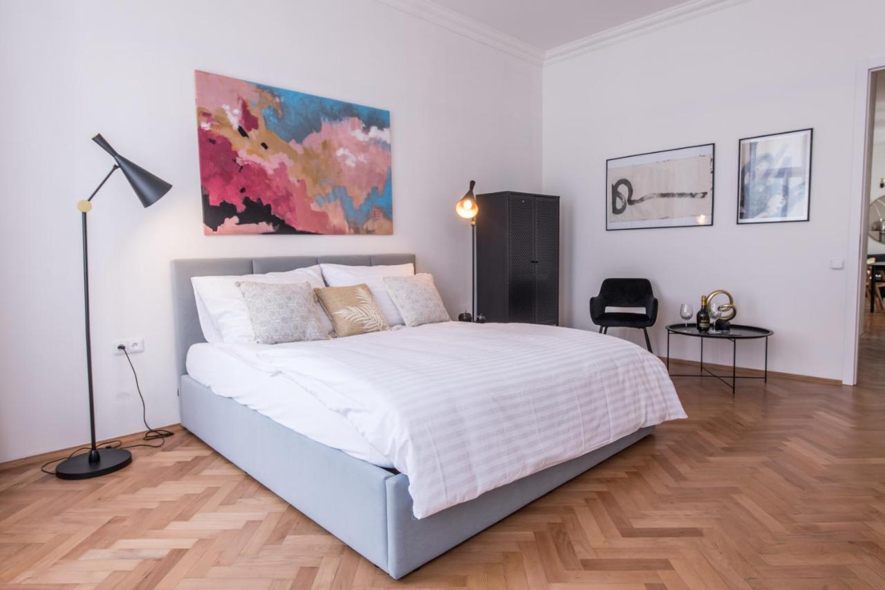 New Design Apt - Central Location Wenceslas Square Praga Exterior foto